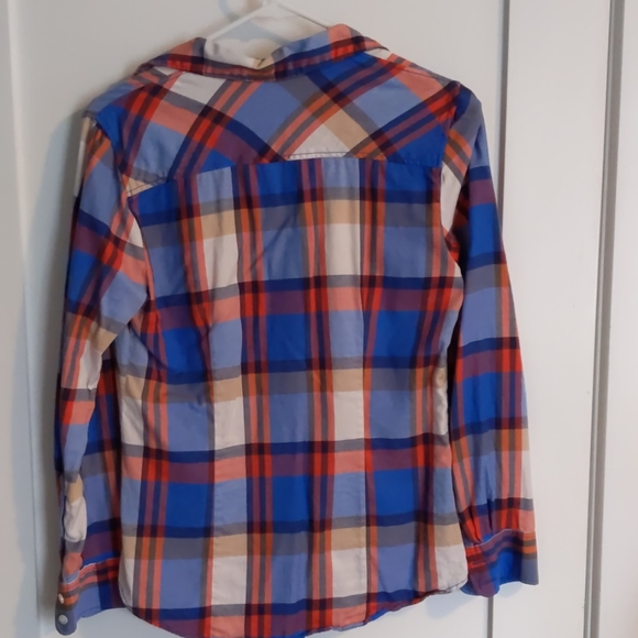 Button-up - Picture 3 of 3